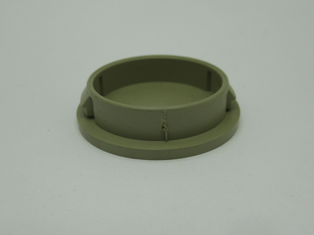 Thomas & Betts 1453 1" Knockout Plug Thermoplastic Construction *Lot of 46* NEW