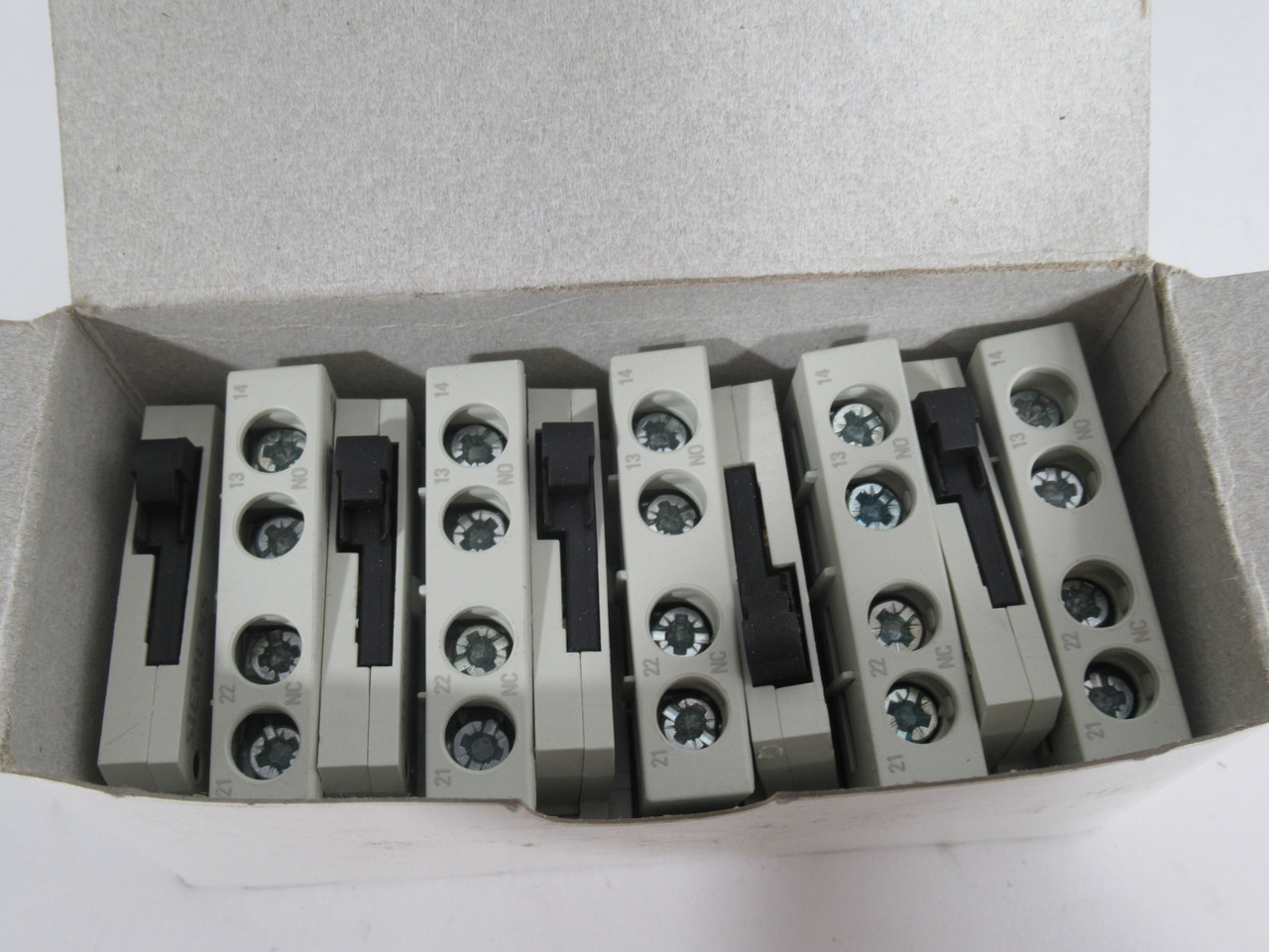Siemens 3RV1901-1E Auxiliary Contact Block 1NO 1NC 2.5A@240VAC 10-Pack NEW