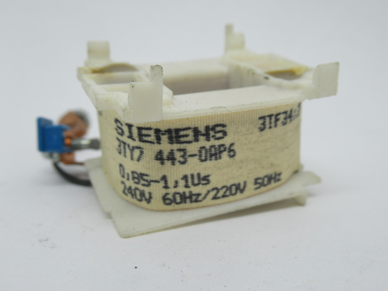 Siemens 3TY7443-0AP6 Magnetic Coil 220/240VAC 50/60Hz SHELF WEAR NOP