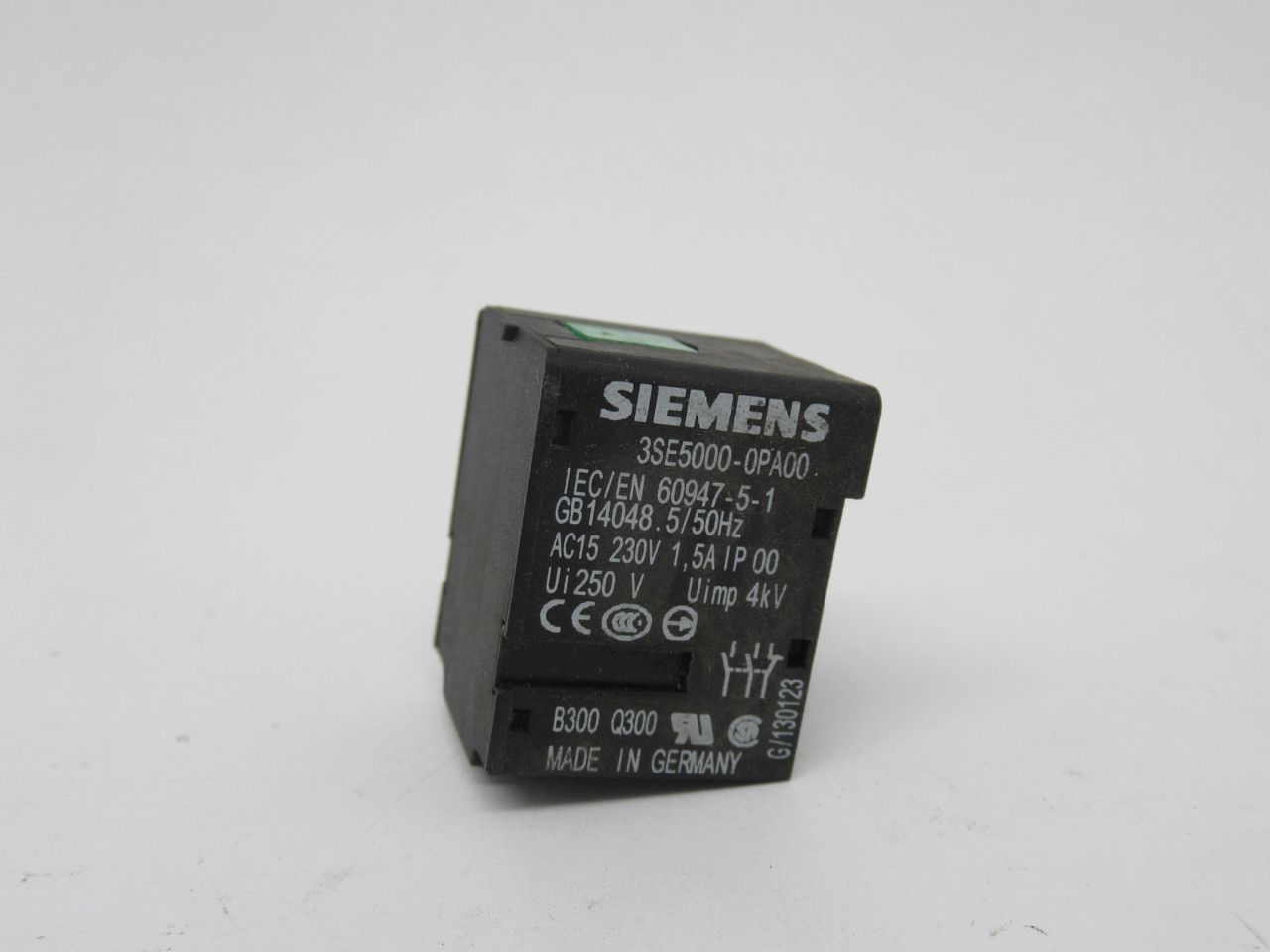 Siemens 3SE5000-0PA00 Contact Block Slow Action For Position Switch 2NO-1NC USED