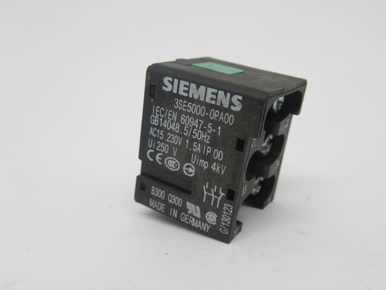 Siemens 3SE5000-0PA00 Contact Block Slow Action For Position Switch 2NO-1NC USED