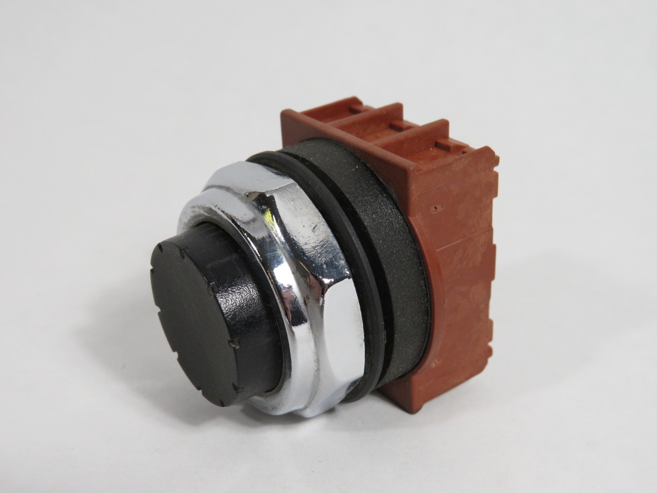 Siemens 3SB03-PEB Extended Push Button C/W Mounting Latch Black Cap 30mm USED