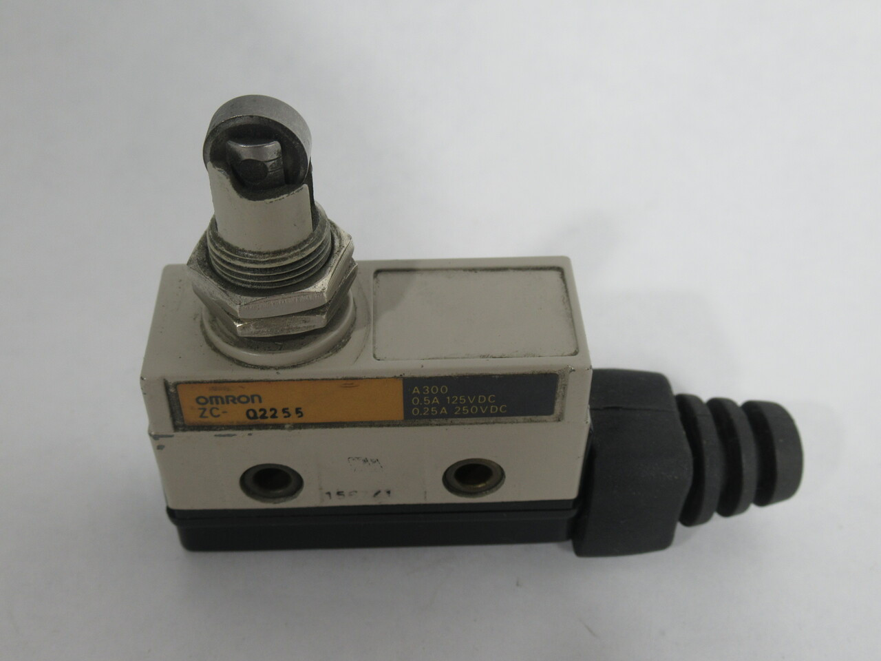 Omron ZC-Q2255 Limit Switch .5A@125VDC 2.5A@250VDC A300 SPDT USED