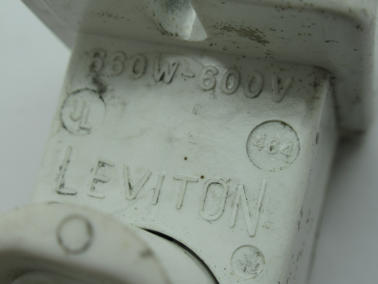 Leviton 464 Fluorescent Lampholder 660W 600V *SHELF WEAR* USED