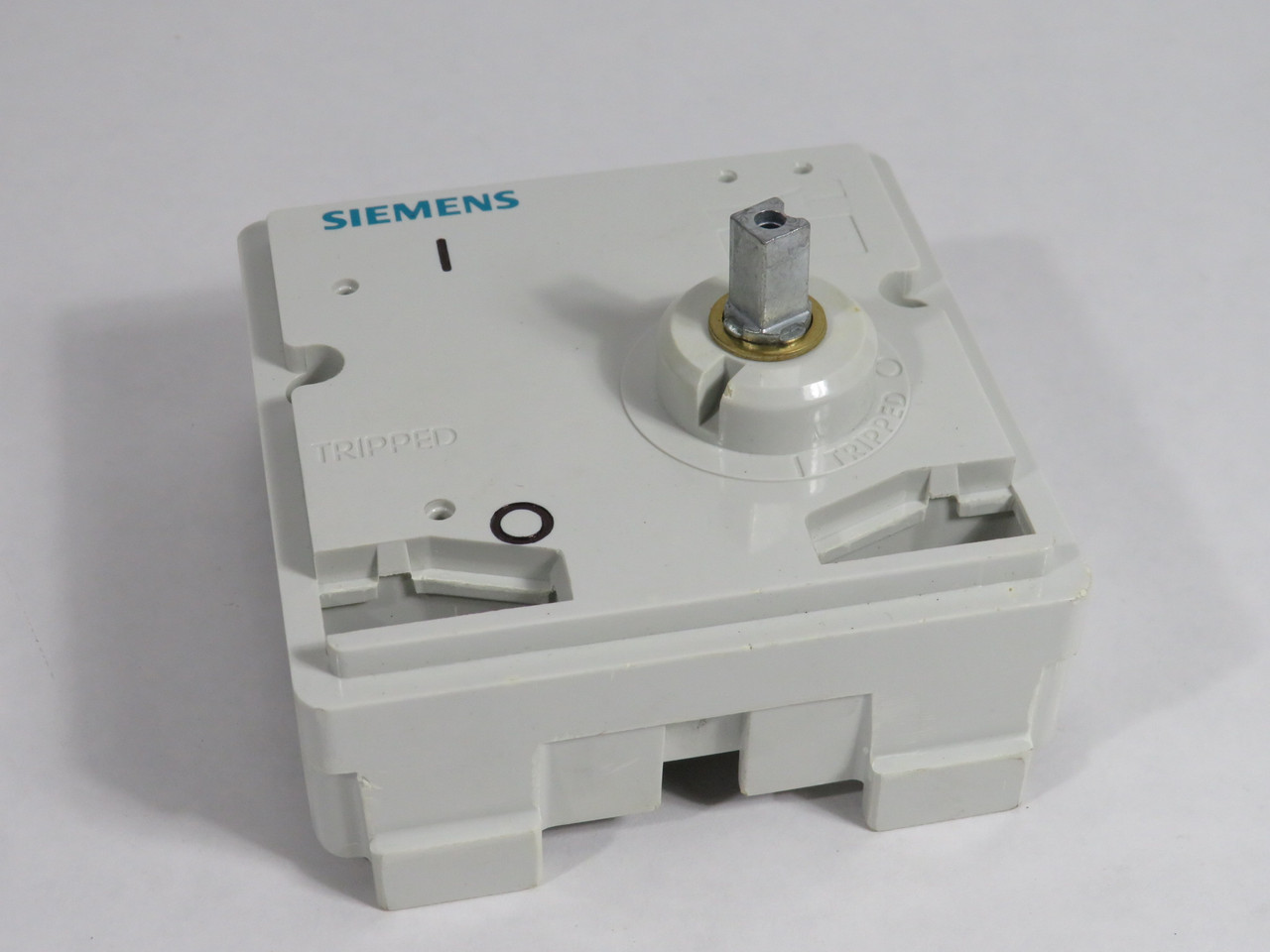 Siemens 3VF9323-1EA00 Rotary Operator Base *Missing Hardware/Rod/Handle* NOP