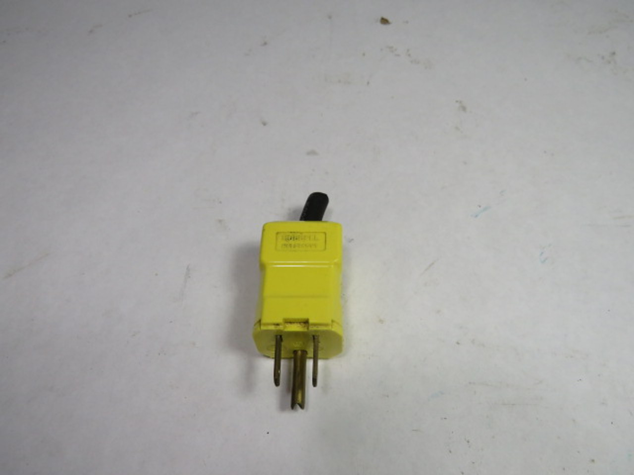 Hubbell HBL5965VY Straight Blade Plug 15A 125VAC 3W 2P USED