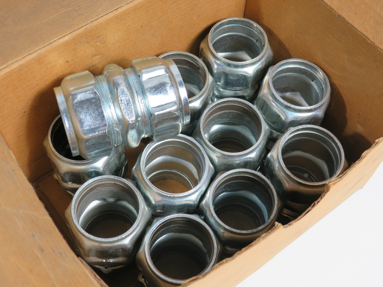 Thomas & Betts 5320 EMT Coupling 1" 11-Pack NEW