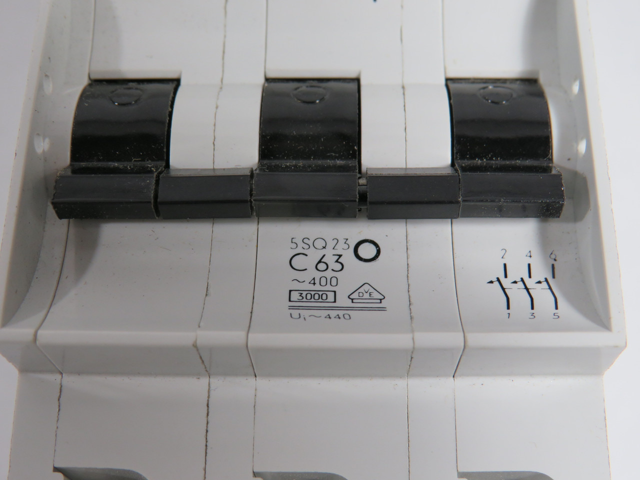 Siemens 5SQ2370-0KA63 Circuit Breaker 63A 400V 3-Pole C63 4-Pack NEW