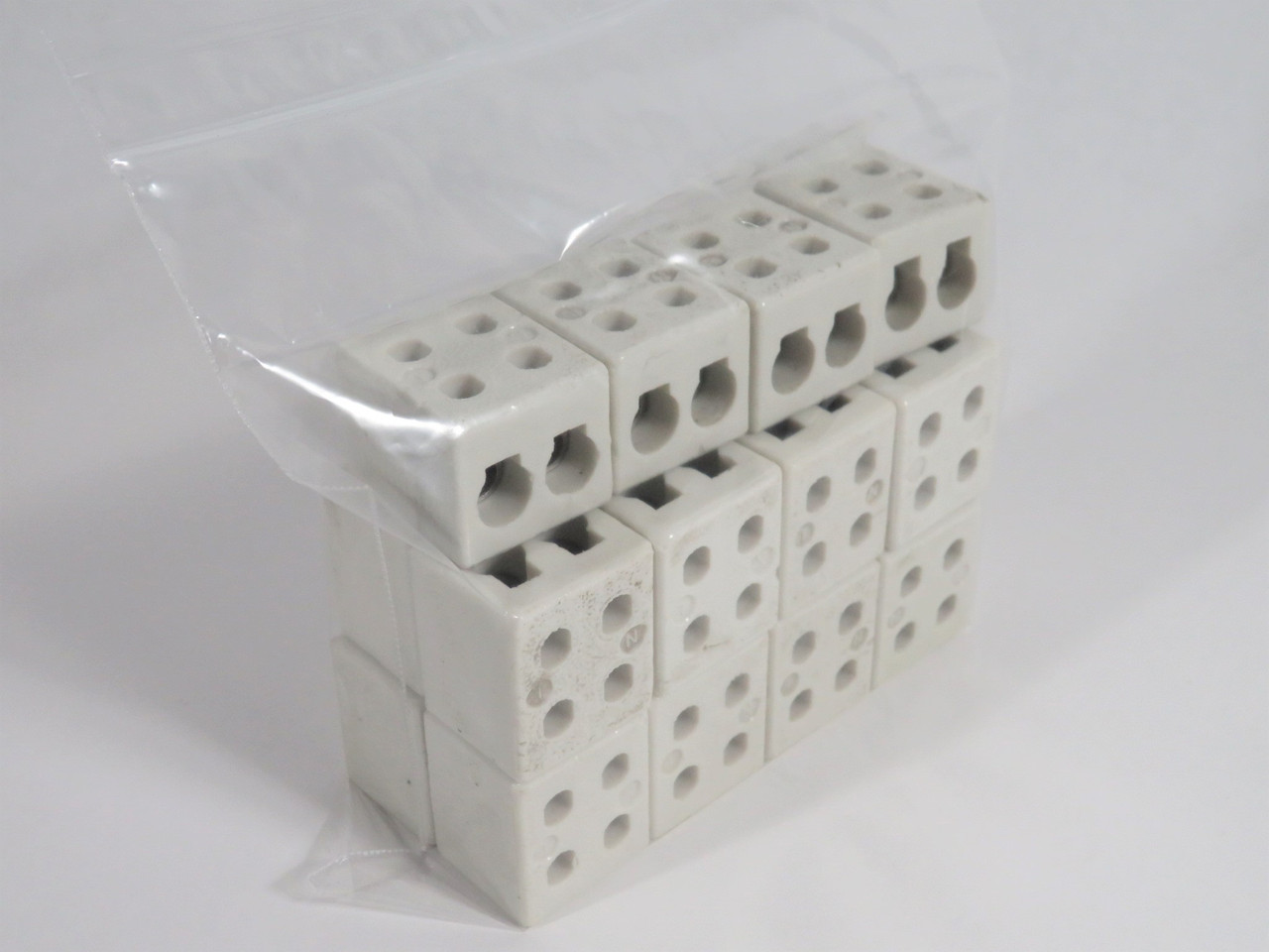Tekuplast Porcelain Terminal Block 2-Pole 30A 1.18"L x 1"W x 0.875"T 20-Pack NOP