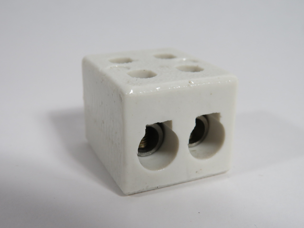 Tekuplast Porcelain Terminal Block 2-Pole 30A 1.18"L x 1"W x 0.875"T 20-Pack NOP