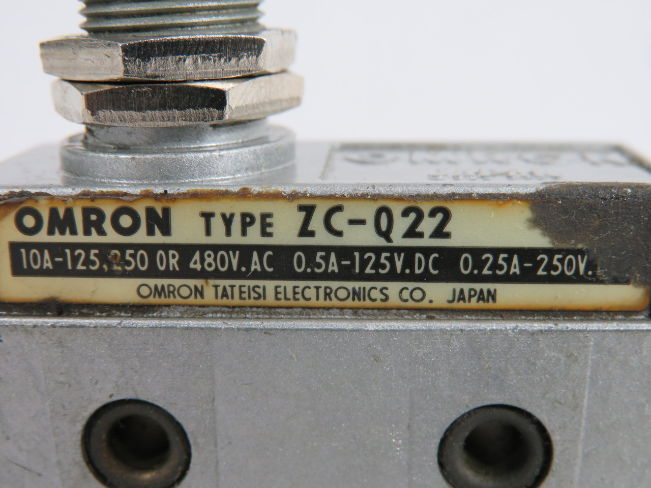 Omron ZC-Q22 Limit Switch w/ Roller Plunger Head 10A@125/250/480V USED