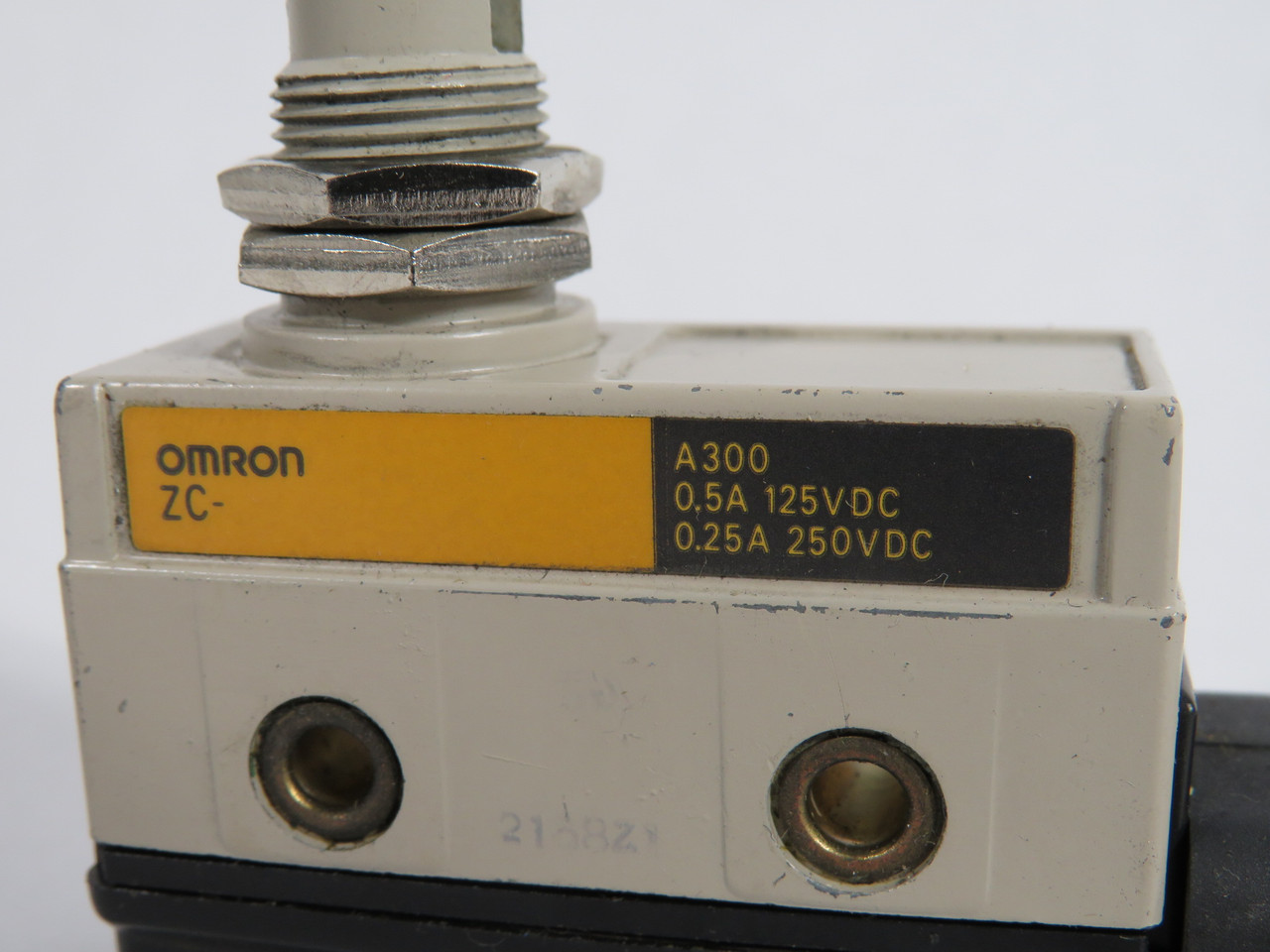 Omron ZC-Q2255 Limit Switch *Cosmetic Dmg/Missing Full Part Number* USED