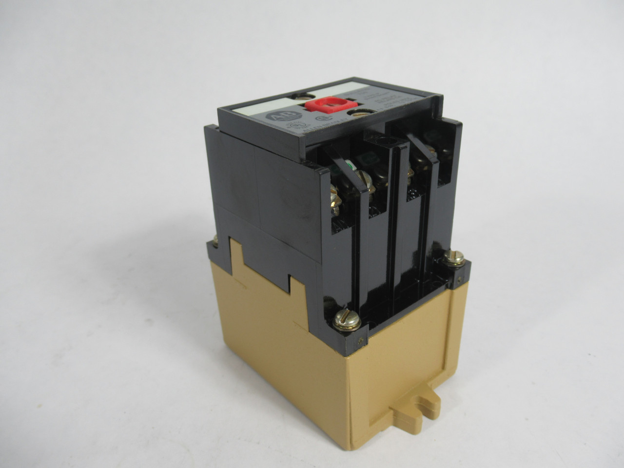 Allen-Bradley 700-P000A1 AC Control Relay 115-120V/60Hz 110V/50Hz 10A 600VAC NEW