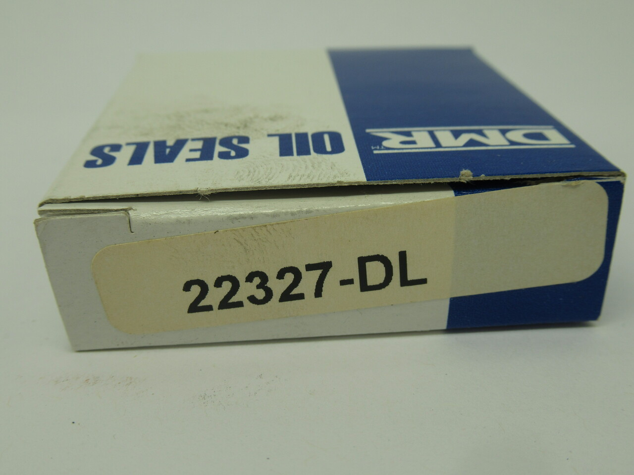 DMR 22327-DL Oil Seal 22mm Shaft 32mm Bore 7mm Width Spring Loaded NEW