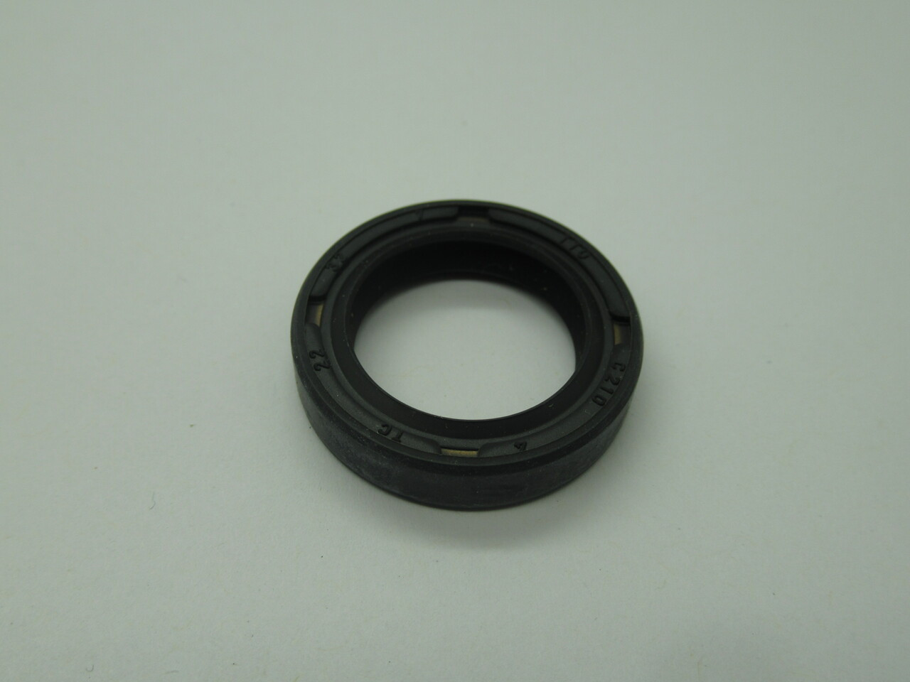 DMR 22327-DL Oil Seal 22mm Shaft 32mm Bore 7mm Width Spring Loaded NEW