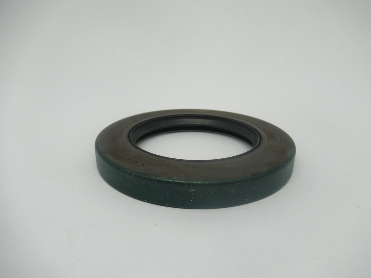 CR 25102 Oil Seal 2-1/2 x 3-7/8 x 15/32" NEW