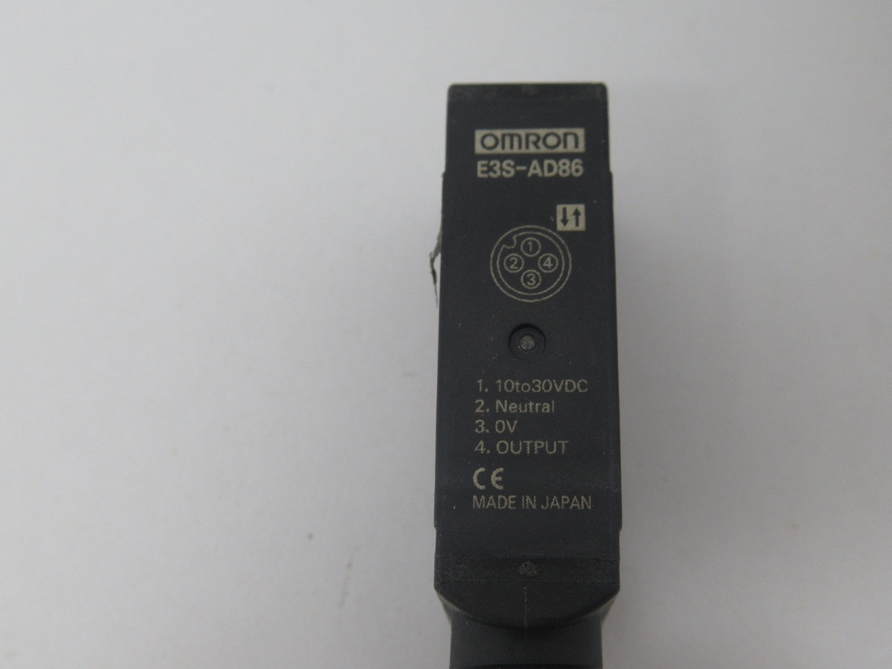 Omron E3S-AD86 Diffuse Reflective Photoelectric Sensor w/Hardware 10-30VDC USED