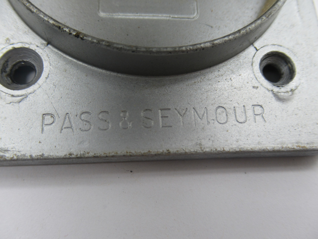 Pass & Seymour 7420 Weatherproof Device Box Cover *COSMETIC DAMAGE* USED