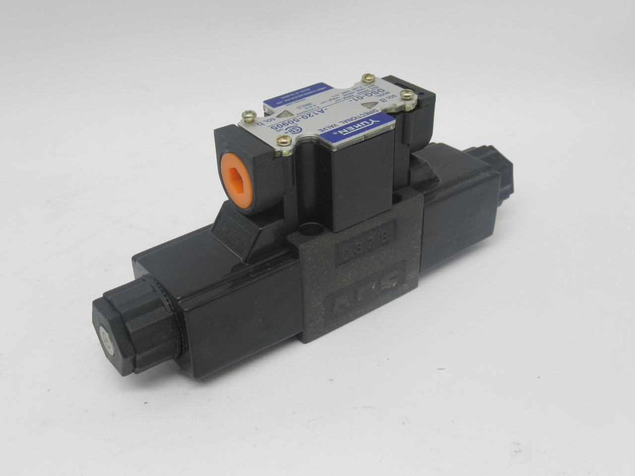 Yuken DSG-01-3C2-A120-50905 Directional Control Valve 120VAC 60Hz NEW