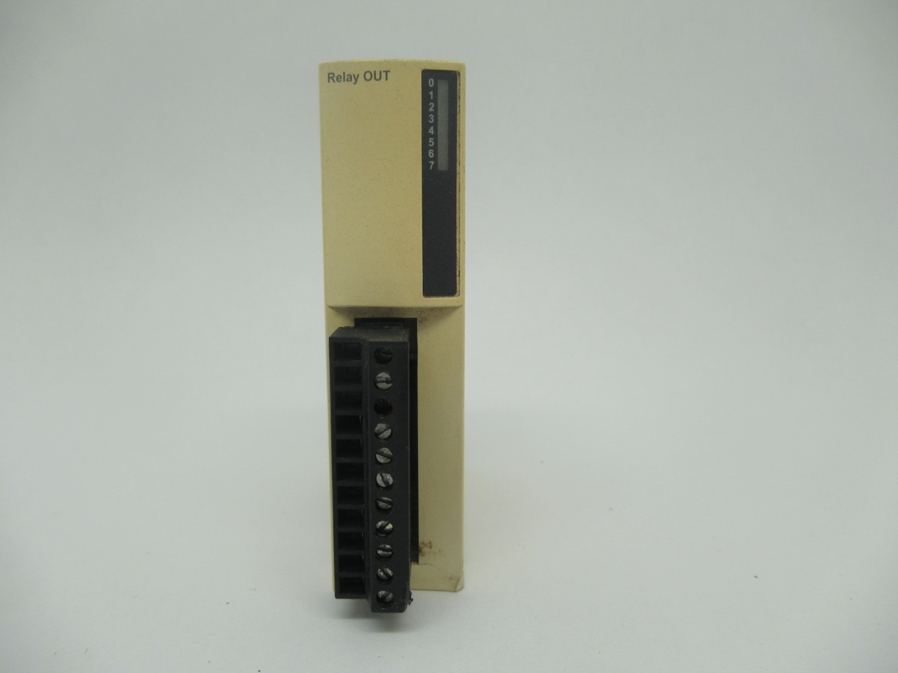 Schneider Electric TWDDRA8RT Expansion Module 8 Output Relay USED
