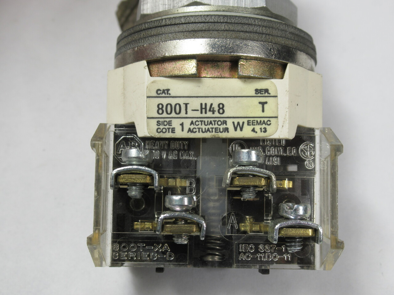 Allen-Bradley 800T-H48A Ser T Keyed 2-Pos Selector Switch 1NO 1NC USED