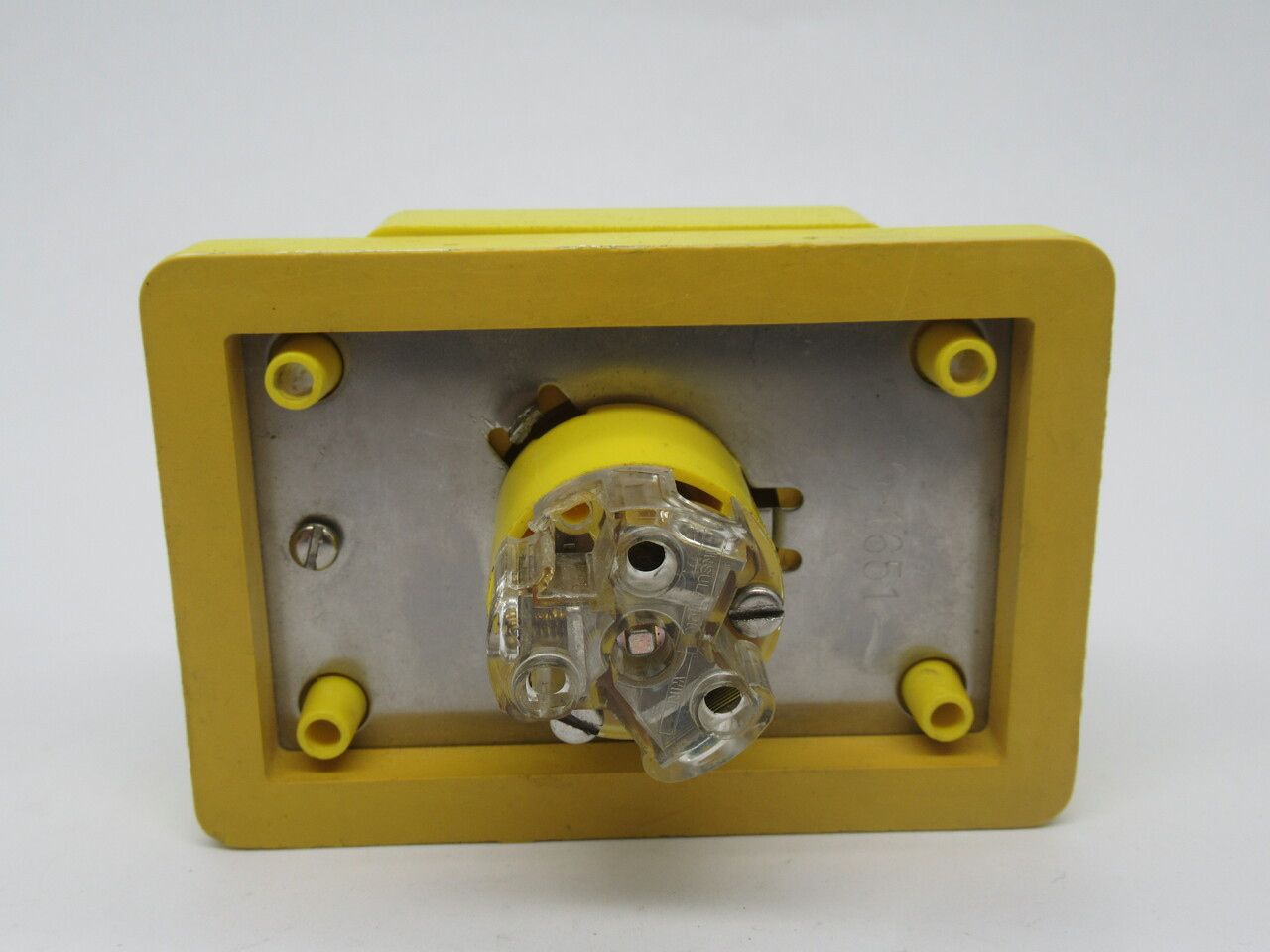 Woodhead 50-1651 Outlet Receptacle 15A 125V Yellow *Missing Screws* USED