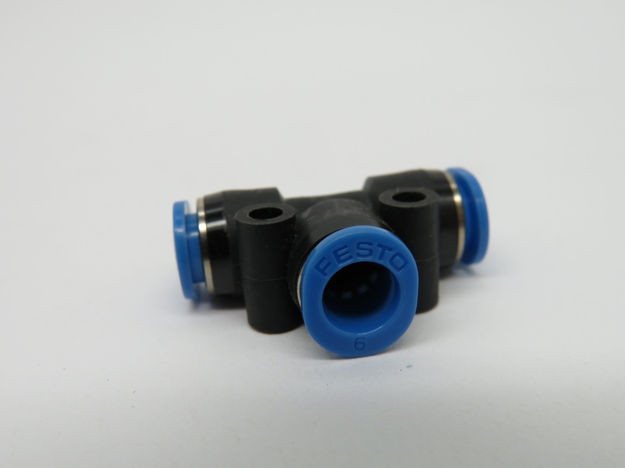 Festo 153367 QSMT-6 Push-In T-Connector 6mm Tube OD ! NOP !