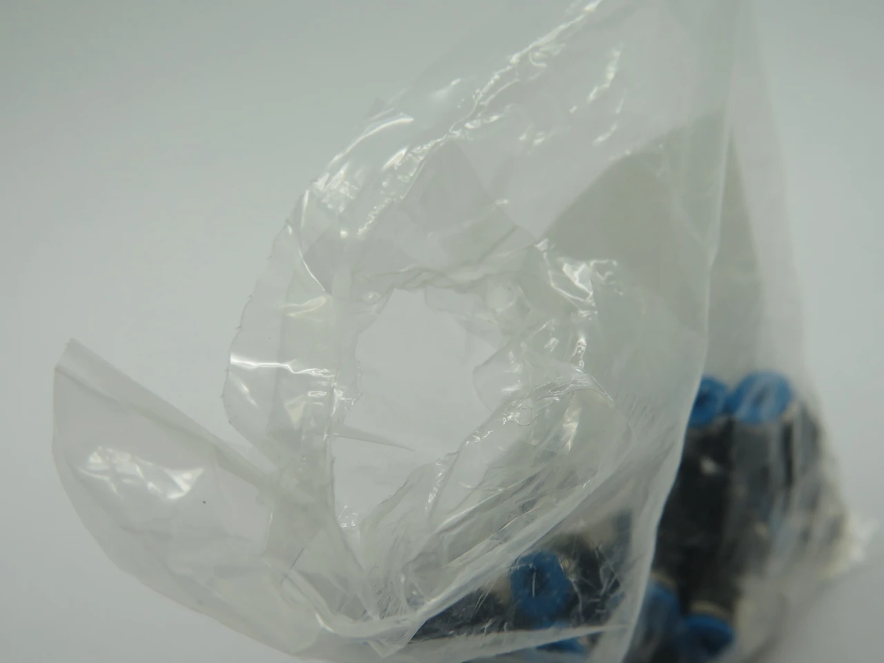 Festo 153138 QSY-1/8-4 Push-In Y-Fitting R1/8" x 4mm Tubing OD Lot/8 *OPEN* NWB