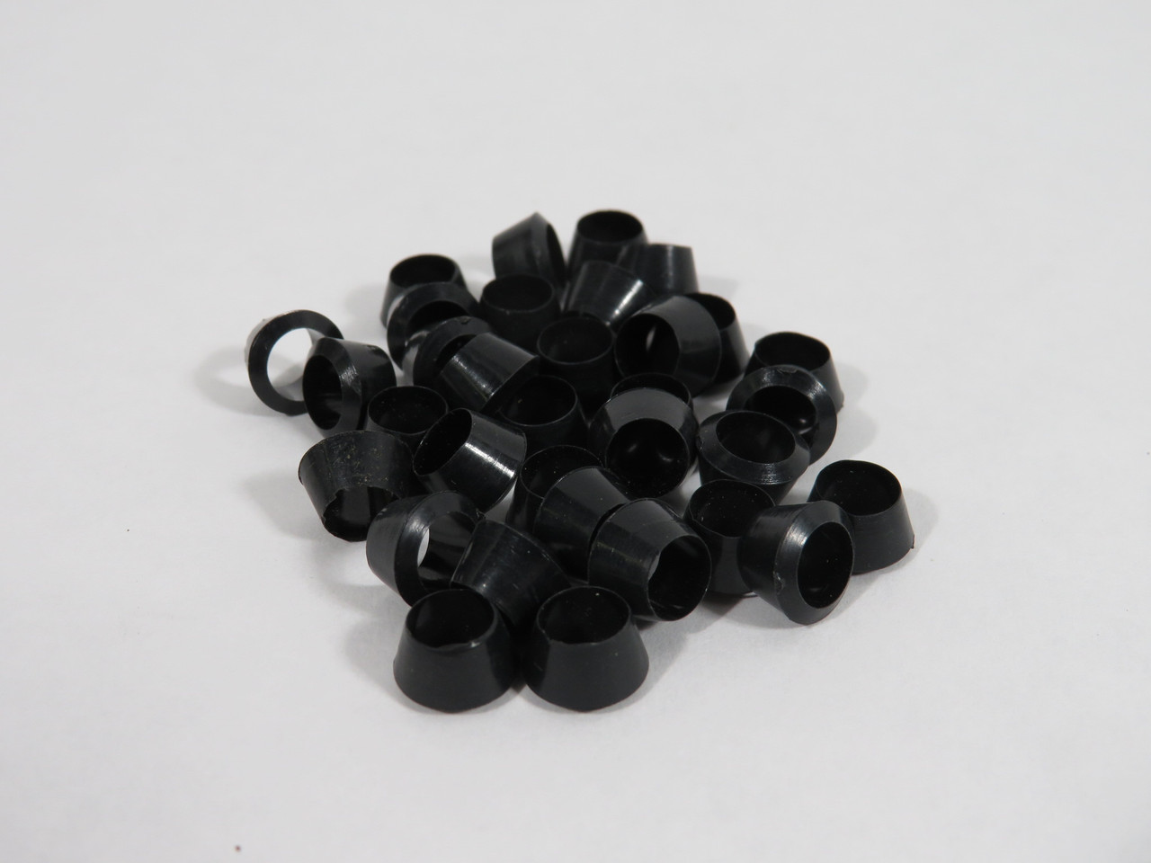 Generic Black Plastic Compression Sleeve 1/4" Tube Lot of 33 NOP