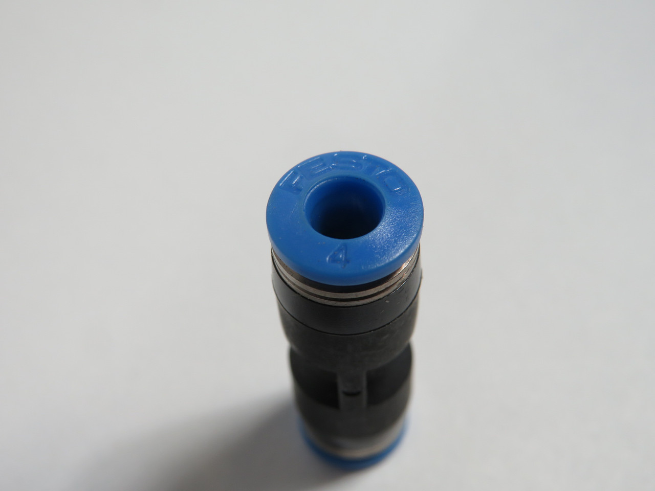 Festo 153031 QS-4 Push-In Connector 4mm Tube OD ! NOP !
