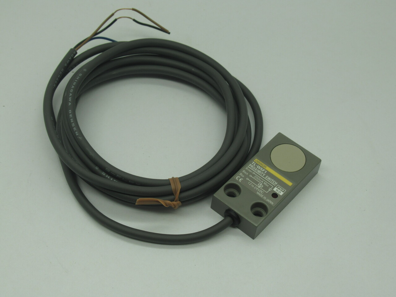 Omron TL-W5F1 Proximity Sensor 12-24VDC 2m Cable 200mA 300Hz 5mm NEW