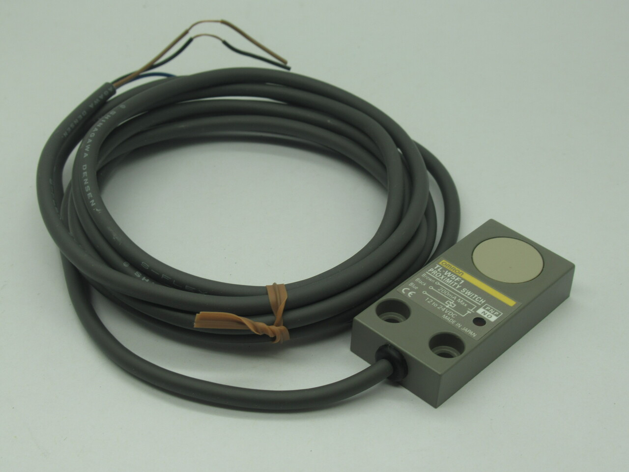 Omron TL-W5F1 Proximity Sensor 12-24VDC 2m Cable 200mA 300Hz 5mm NEW