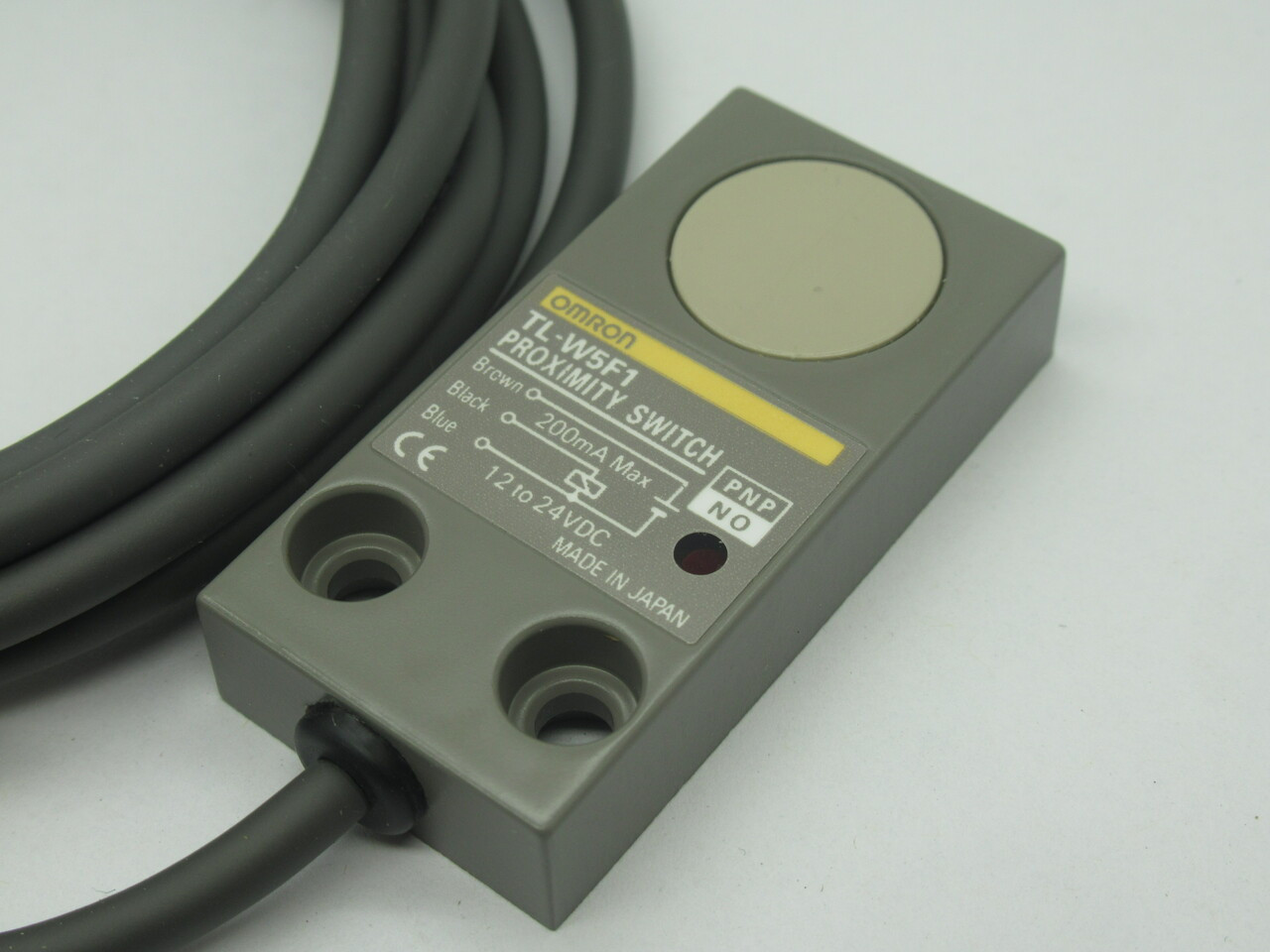 Omron TL-W5F1 Proximity Sensor 12-24VDC 2m Cable 200mA 300Hz 5mm NEW