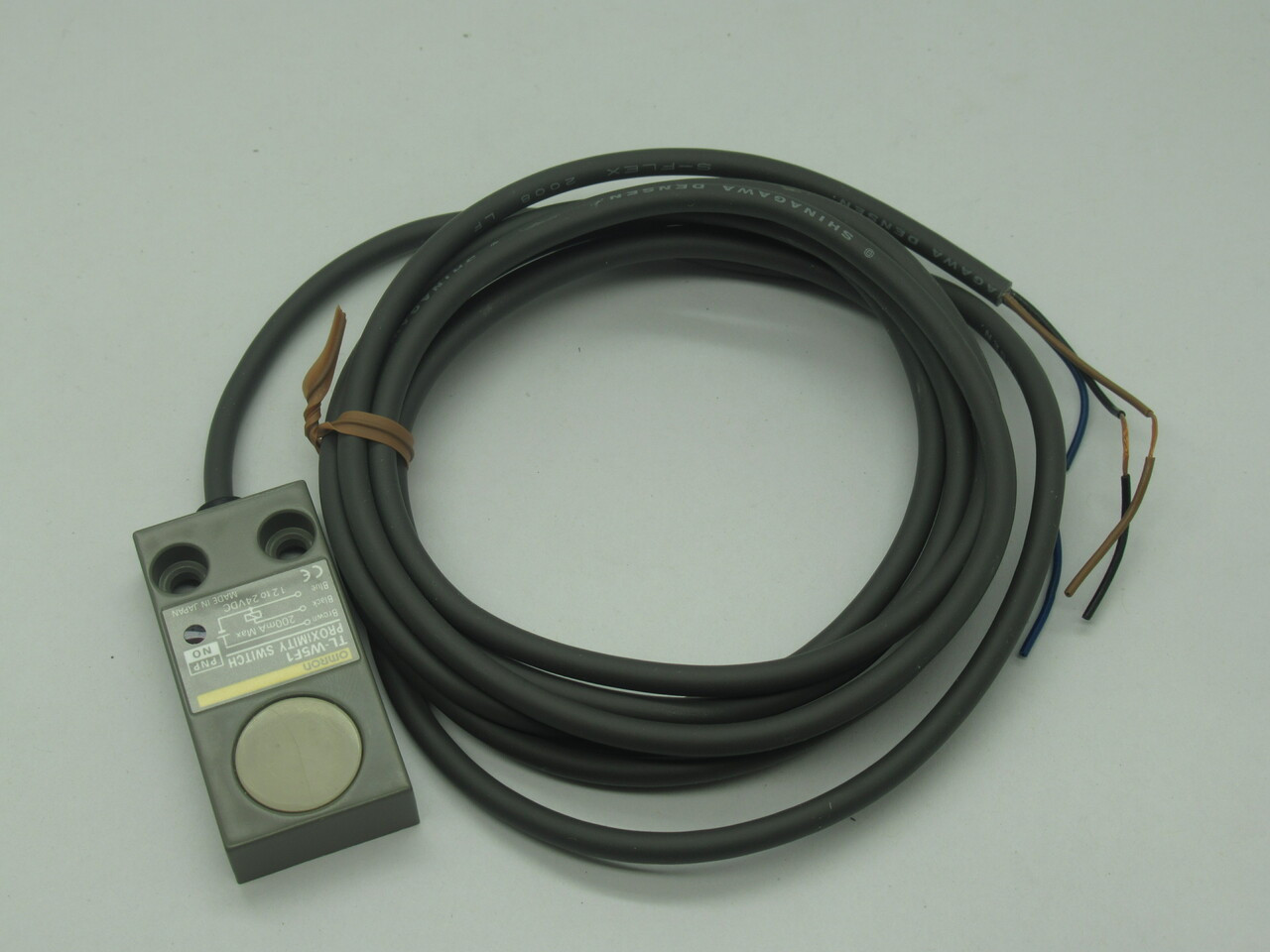 Omron TL-W5F1 Proximity Sensor 12-24VDC 2m Cable 200mA 300Hz 5mm NEW