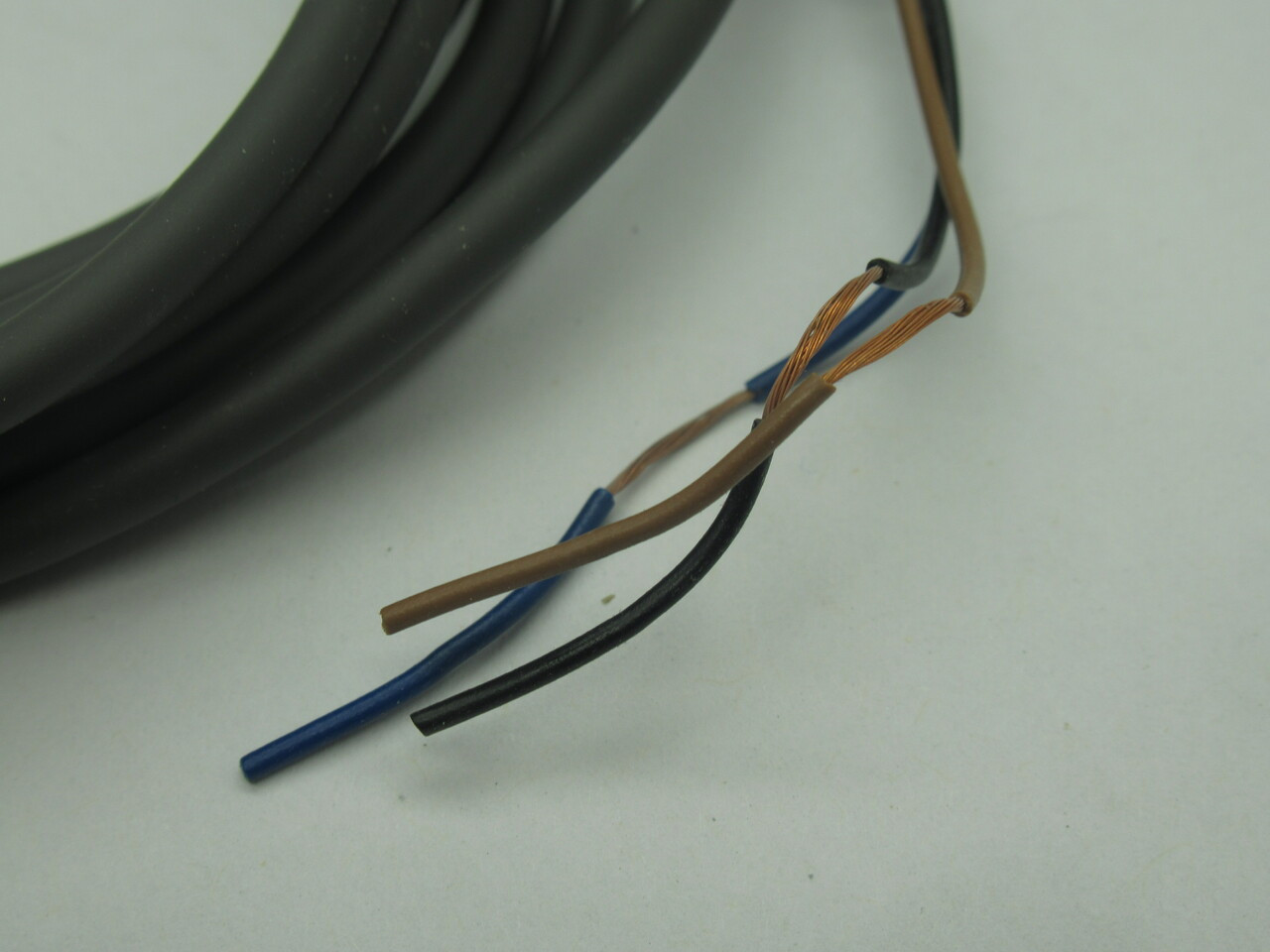 Omron TL-W5F1 Proximity Sensor 12-24VDC 2m Cable 200mA 300Hz 5mm NEW