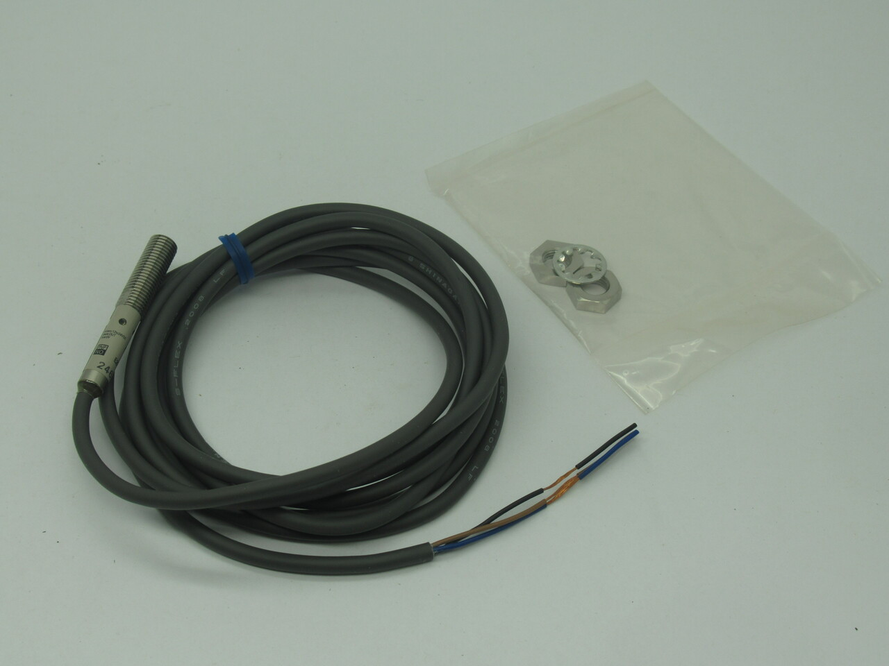 Omron E2FM-X1R5B1 Proximity Sensor 12-24VDC 2m Cable 10mA 200Hz 1.5mm NEW