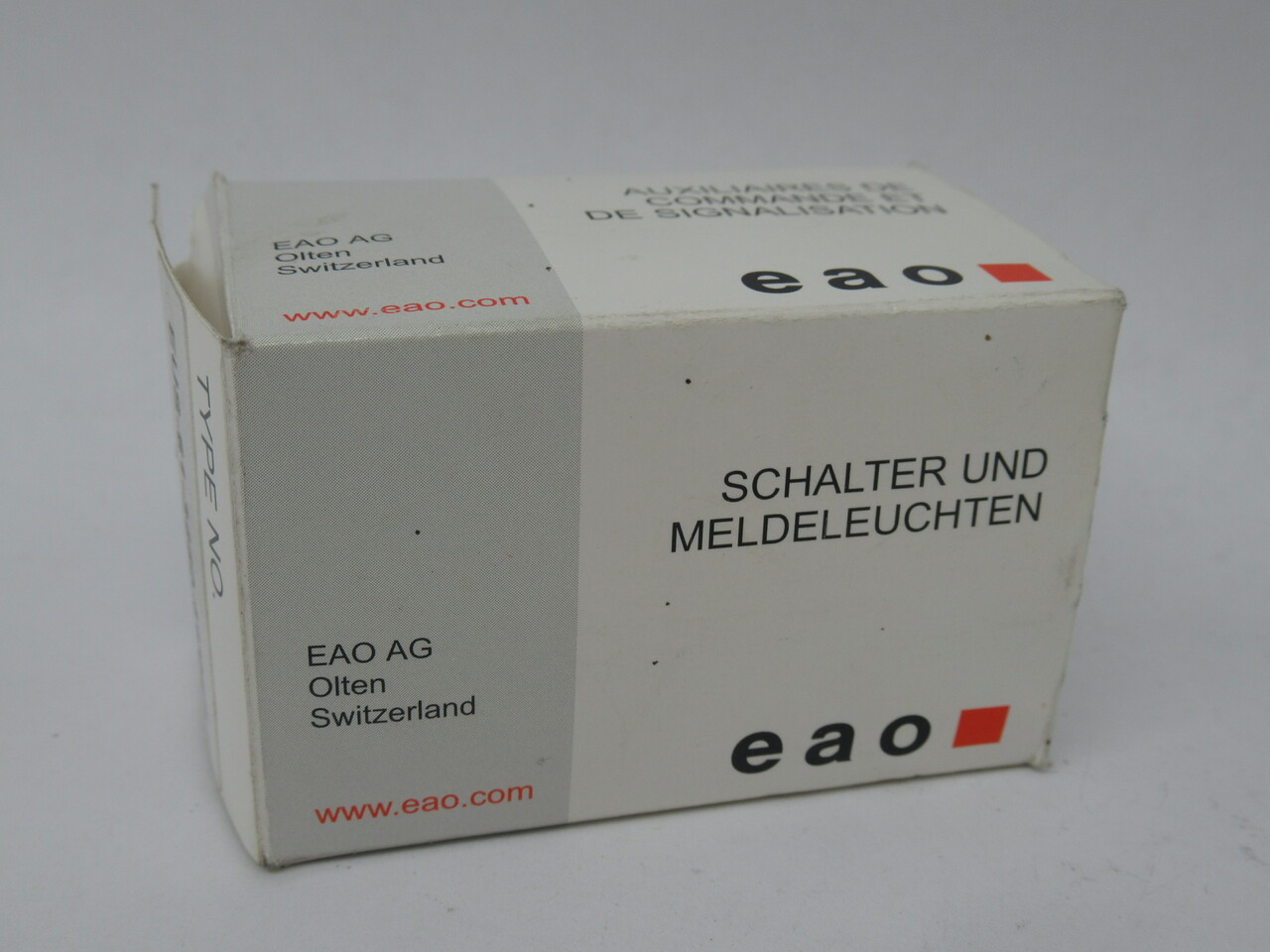 EAO EUS-61-3440.41/047 Twist-Release Emergency Stop 5A@250VAC NEW