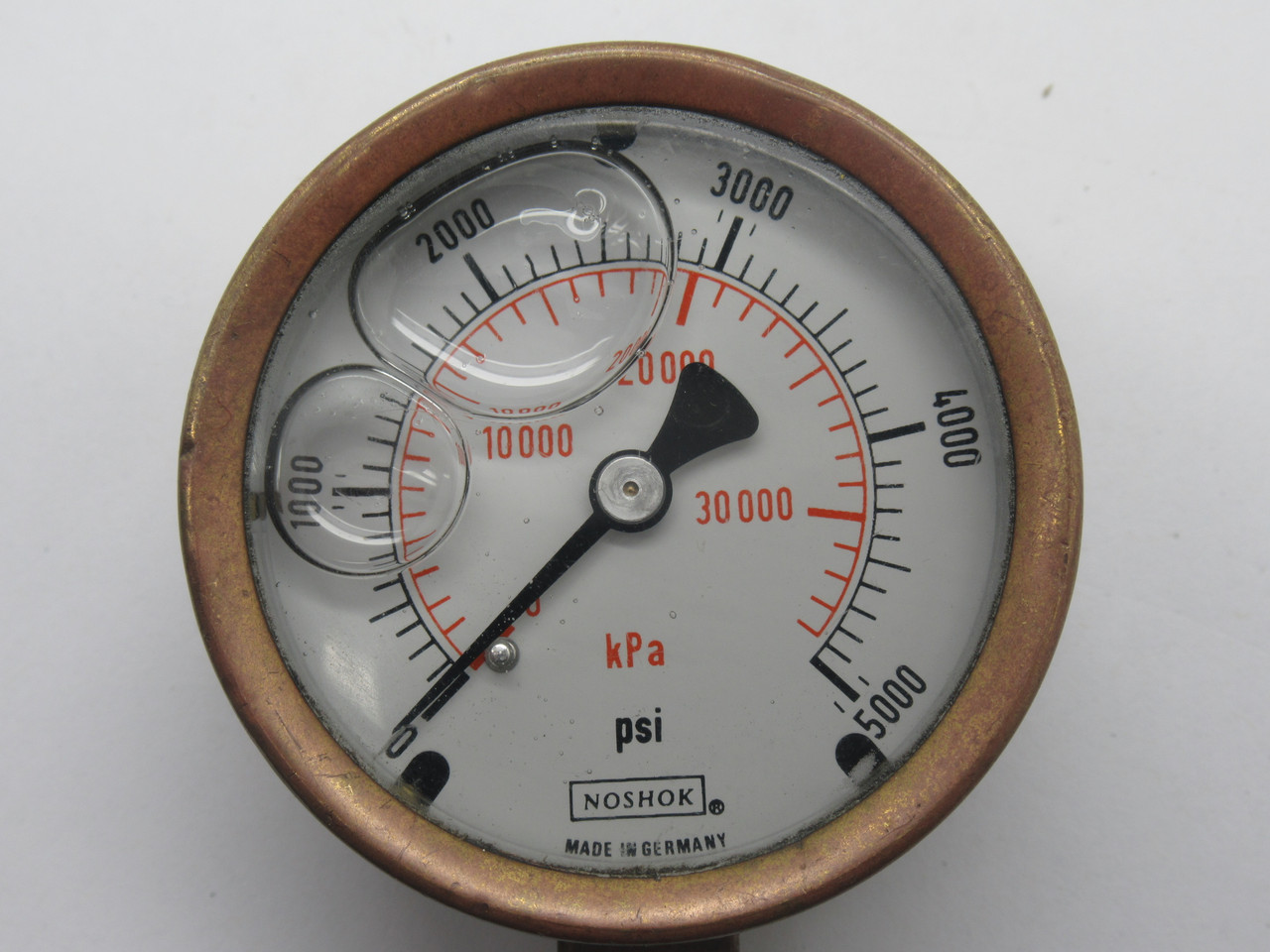 Noshok 25-300-5000-PSI/BAR-1/4 Pressure Gauge 5000psi 2.5" Diam 1/4" MNPT USED