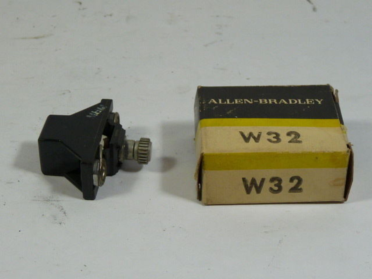 Allen-Bradley W32 Overload Relay Thermal Heater Element ! NEW !