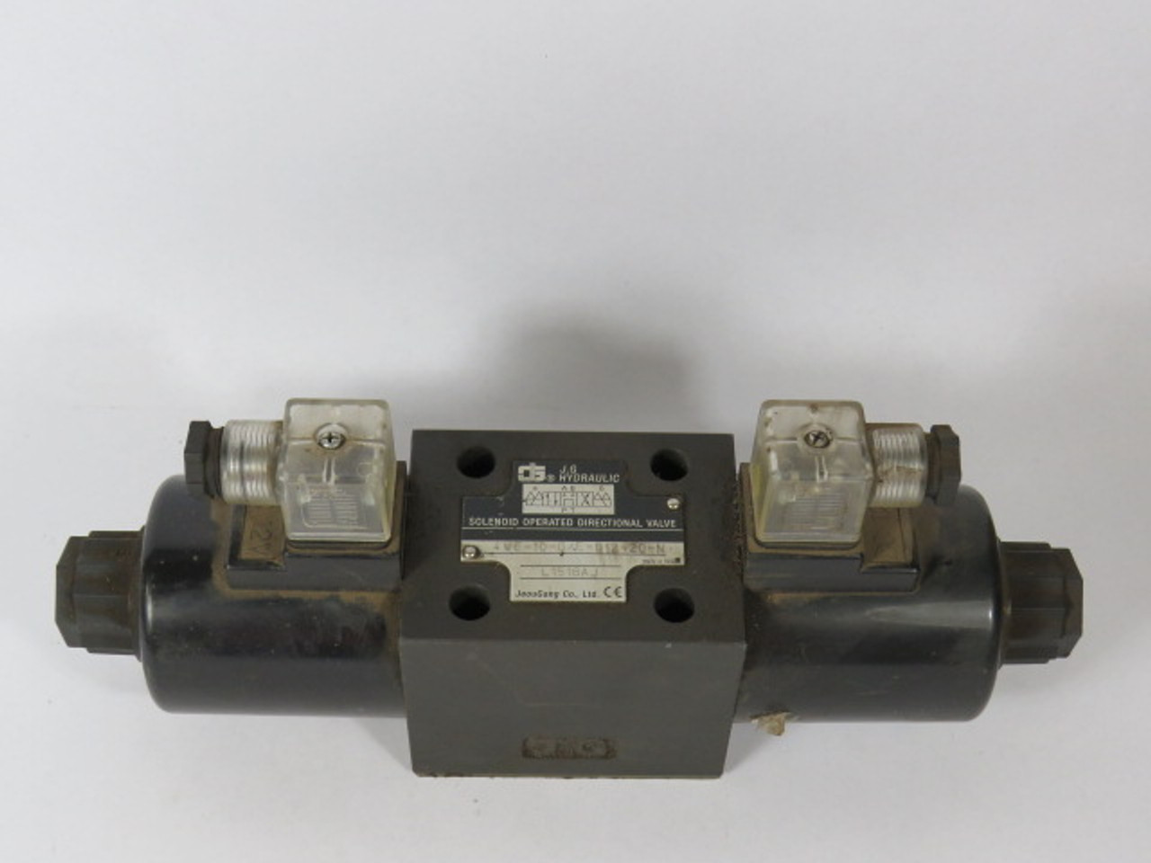 J.G. Hydraulic 4WE-10-G/E-G12-20-N Directional Control Valve 12VDC USED