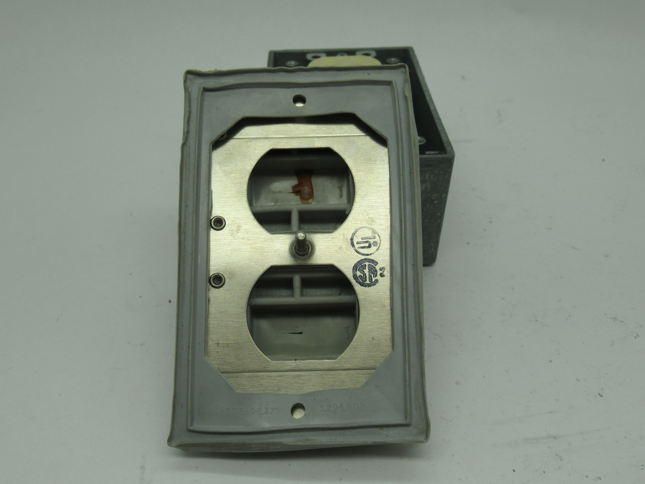 Leviton 5320-TCP Duplex Receptacle 2P 3W 15A 125VAC ALMOND c/w Enclosure USED