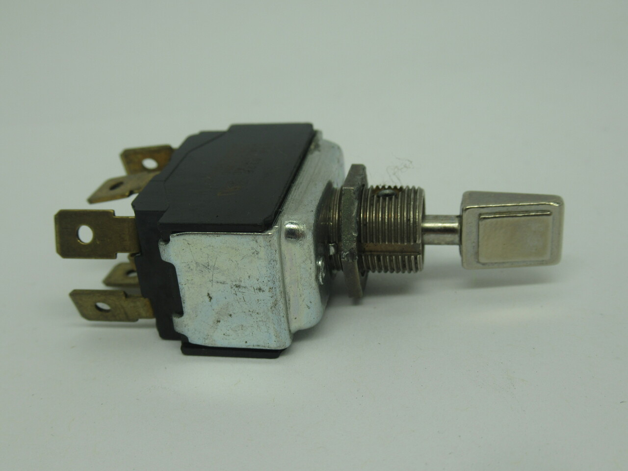 Eaton 7569K40 Two Pole Toggle Switch W/ Bat Handle On-Off-On USED