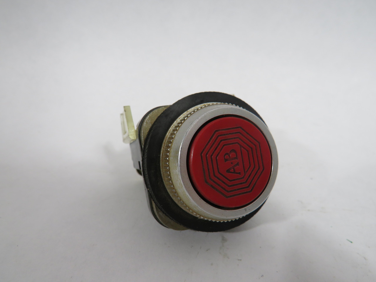 Allen-Bradley 800T-A6D2 Series B Red Push Button 1NC USED