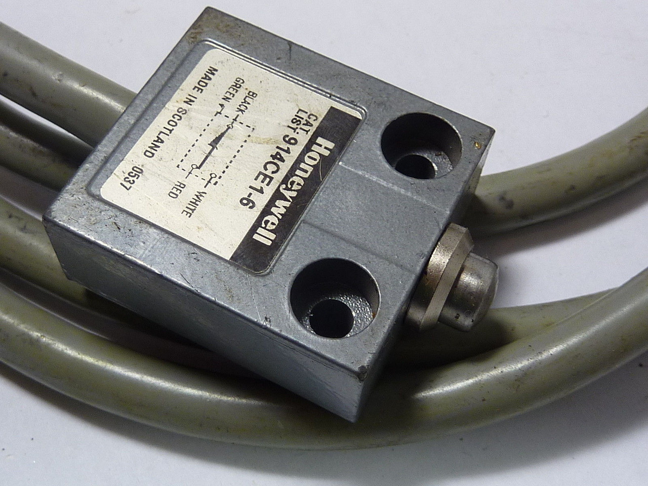 Honeywell 914CE1-6 Prewired Limit Switch 5A 125/250V USED