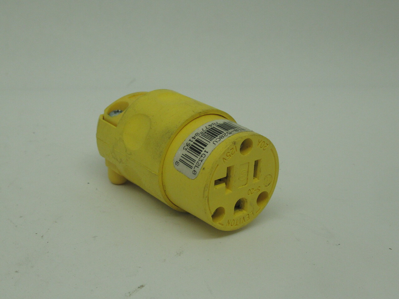 Leviton 010-520CV Straight Blade Grounding Connector 20A 125V 2P 3W USED