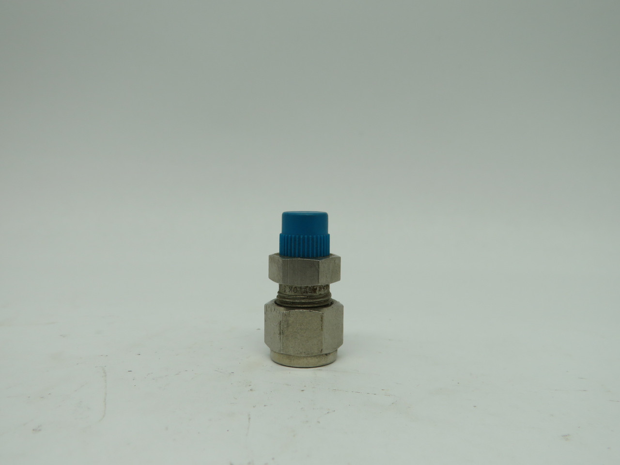 Swagelok SS-600-1-2 Tube Fitting Male Connector 3/8" Tube ODx1-8" Male NPT USED