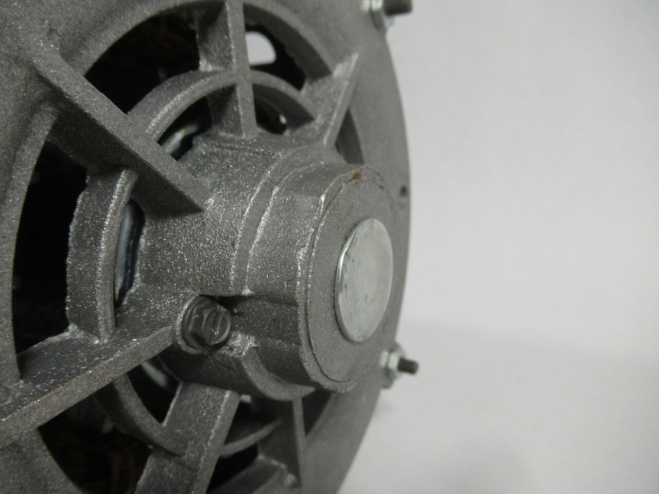 Century 7-164892-01 1.0HP 850RPM 575V L56Y 3Ph 1.6A 60Hz USED