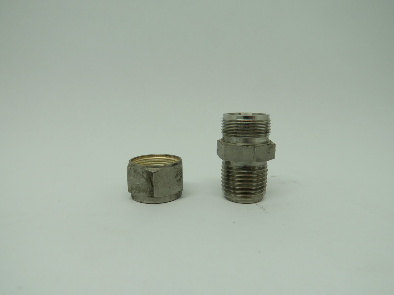 Swagelok SS-14M0-1-8 Tube Fitting Male Connector 14mm Tube OD 1/2 NPT USED