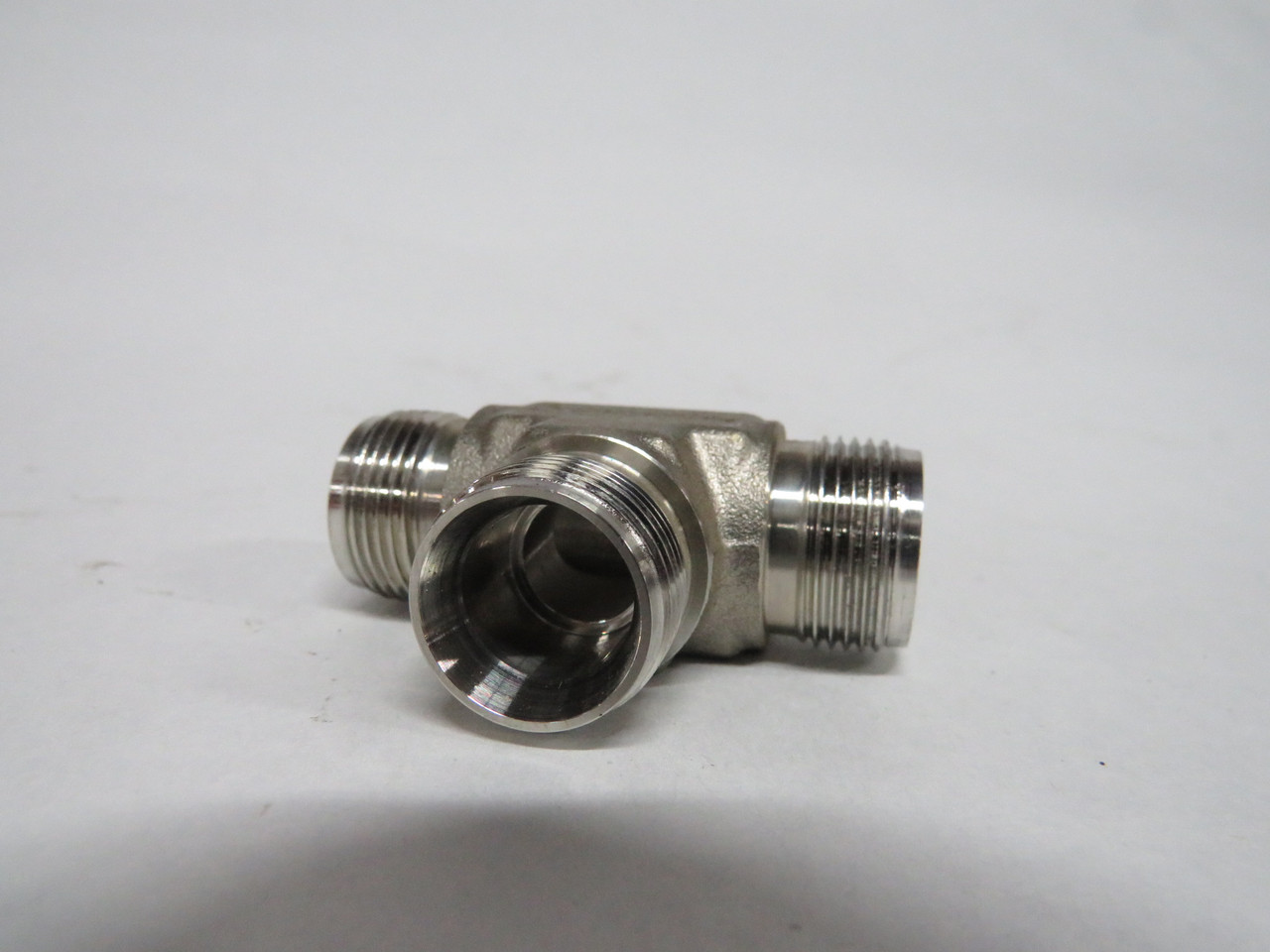 Swagelok SS-1010-3 Tube Fitting Union Tee 5/8" MISSING HARDWARE NOP