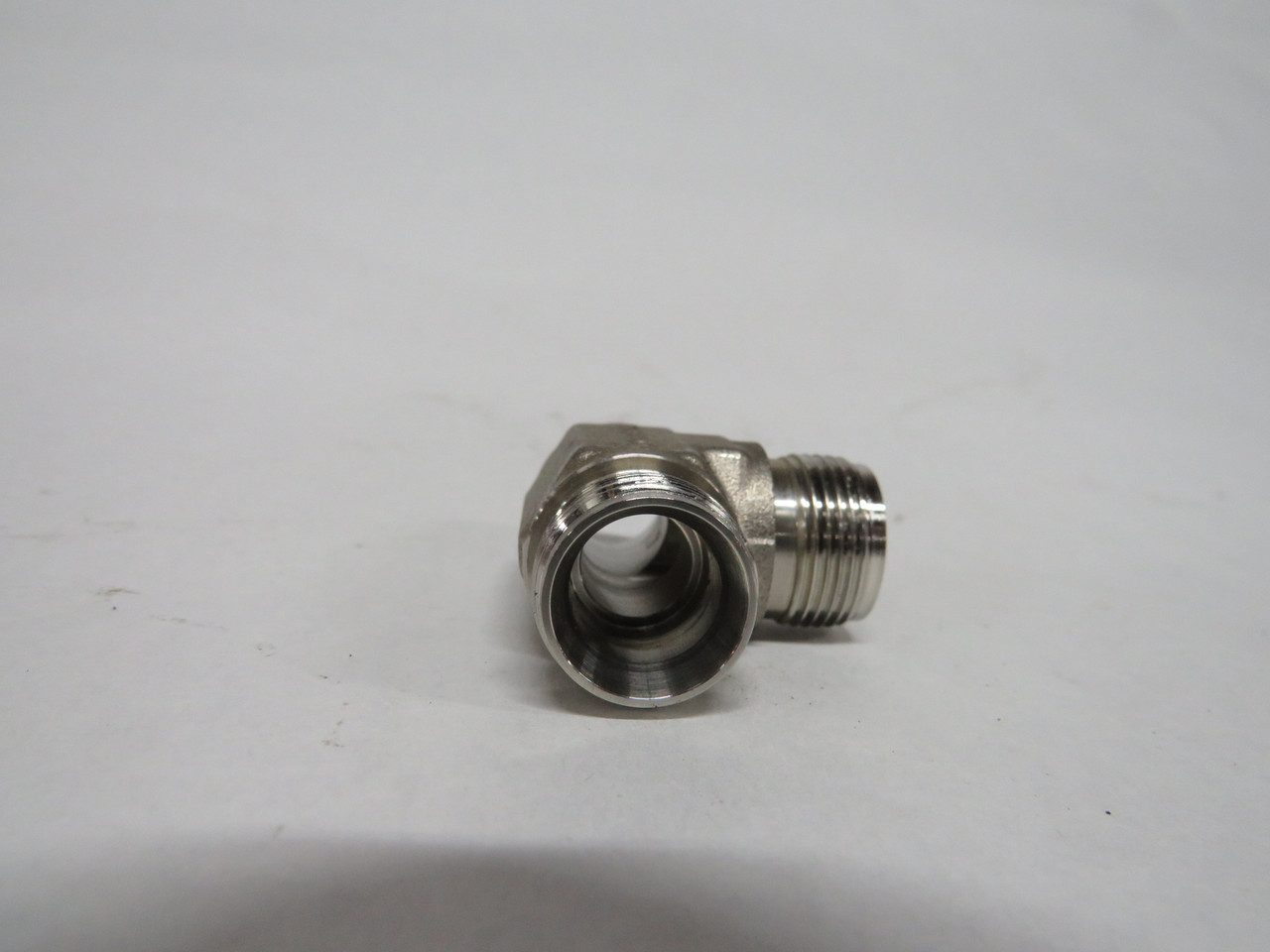 Swagelok SS-1010-3 Tube Fitting Union Tee 5/8" MISSING HARDWARE NOP